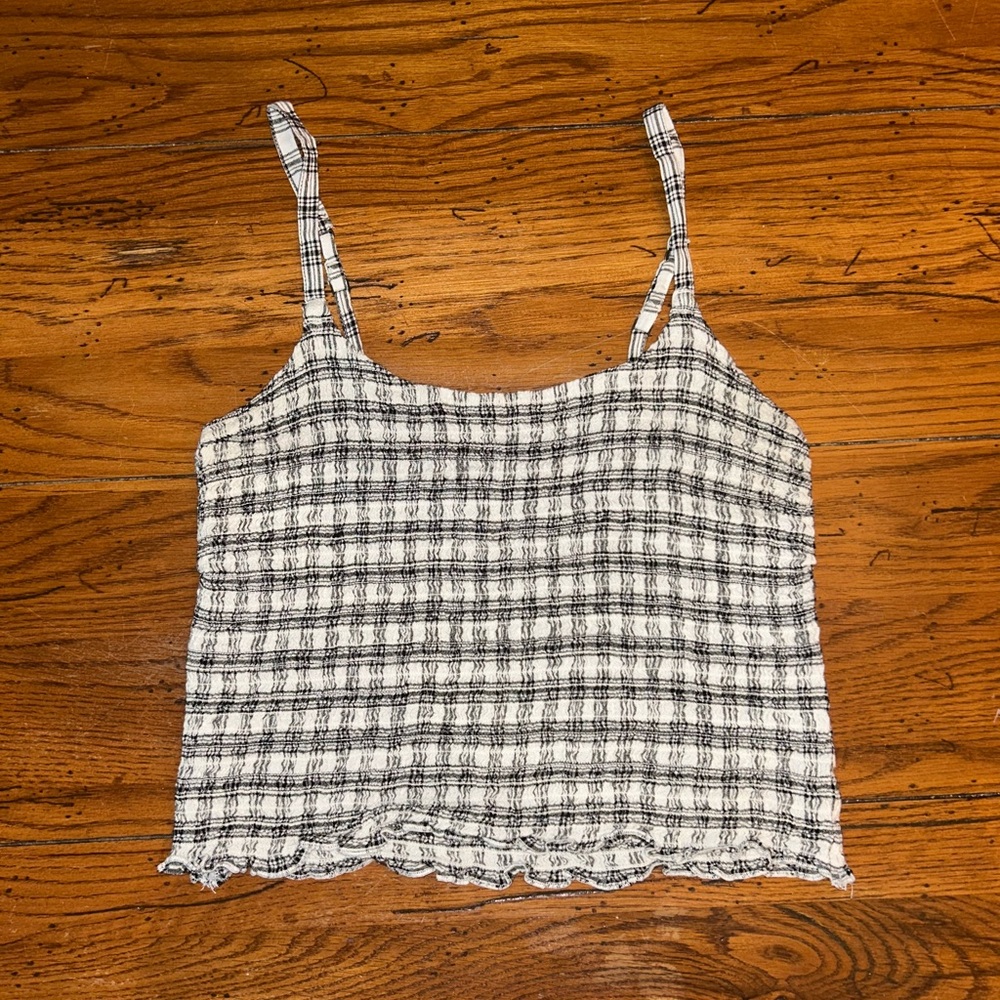 Hollister Black and White Patterned Crop Top